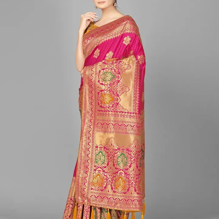 MONJOLIKA FASHION Magenta & Green Woven Design Zari Silk Blend Banarasi Saree