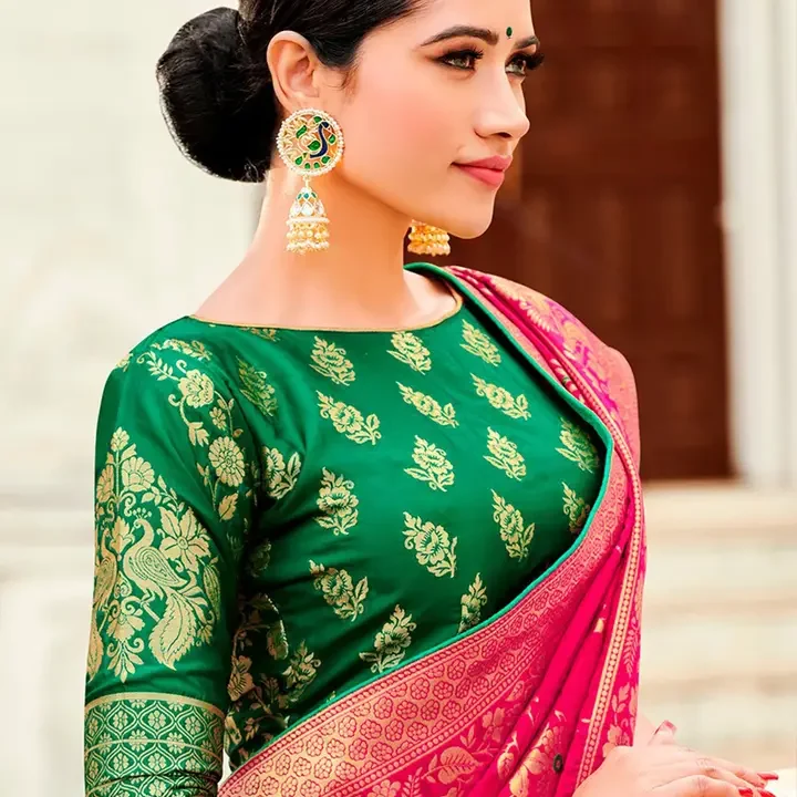 MONJOLIKA FASHION Magenta & Green Ethnic Motifs Zari Silk Blend Banarasi Saree