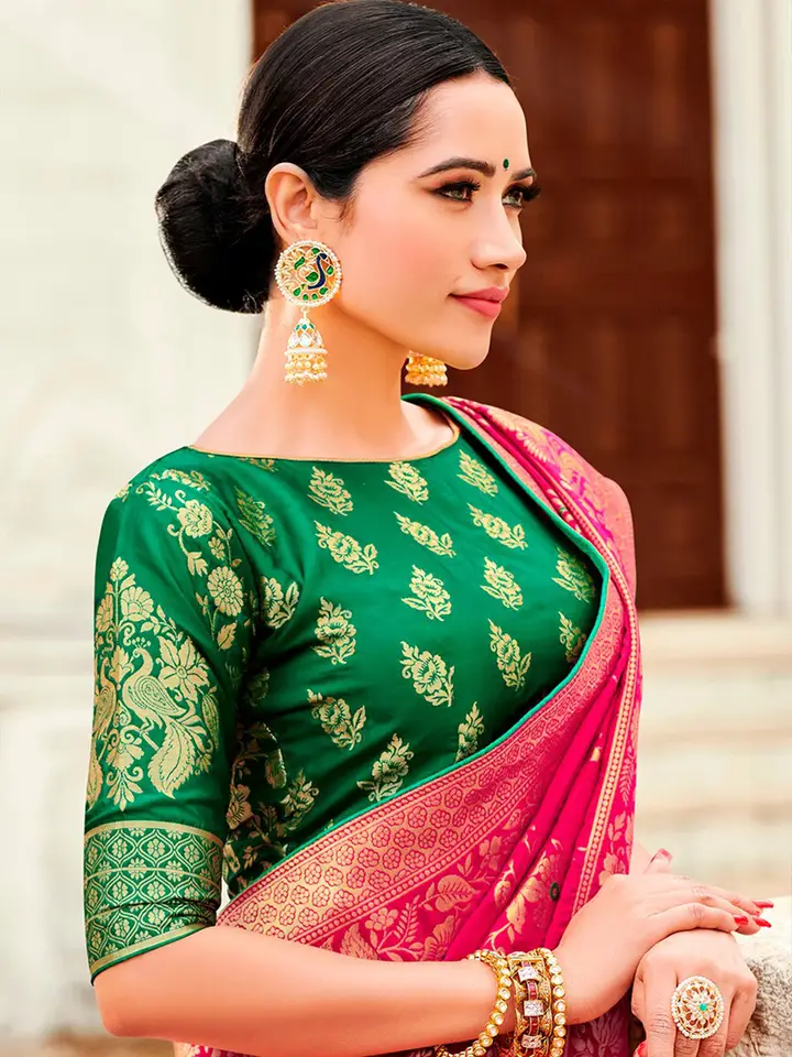 MONJOLIKA FASHION Magenta & Green Ethnic Motifs Zari Silk Blend Banarasi Saree